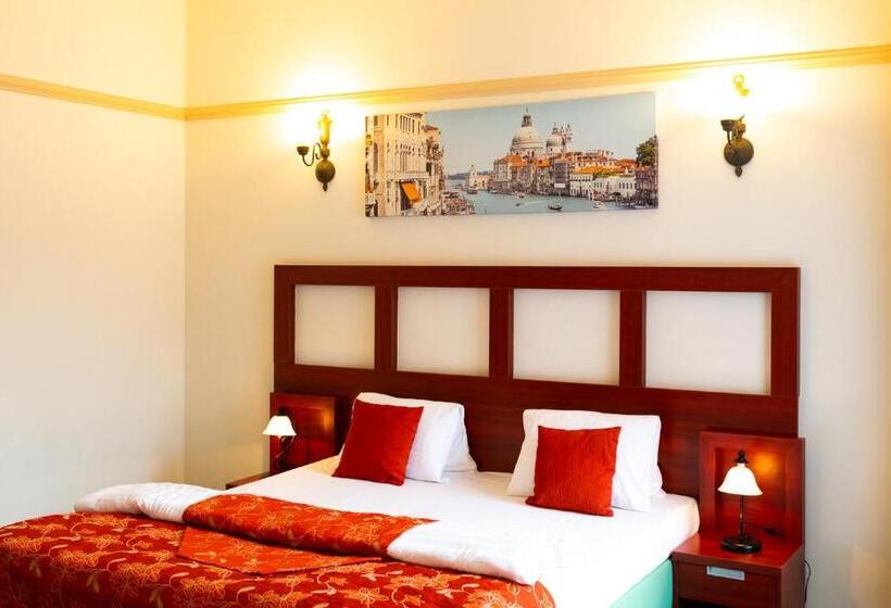 هتل Vivaldi Apartments