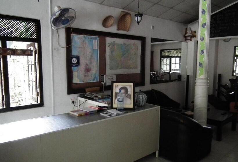 מוטל Deniyaya National Backpackers Hostel
