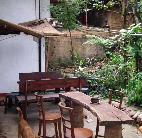 מוטל Deniyaya National Backpackers Hostel
