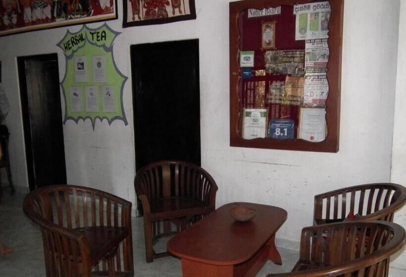 מוטל Deniyaya National Backpackers Hostel