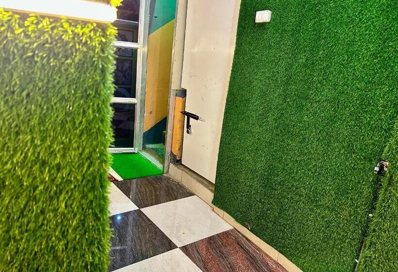 בית מלון כפרי Airport Heaven