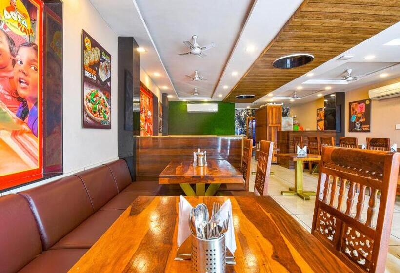 فندق Mangal Residency Rooftop Pool