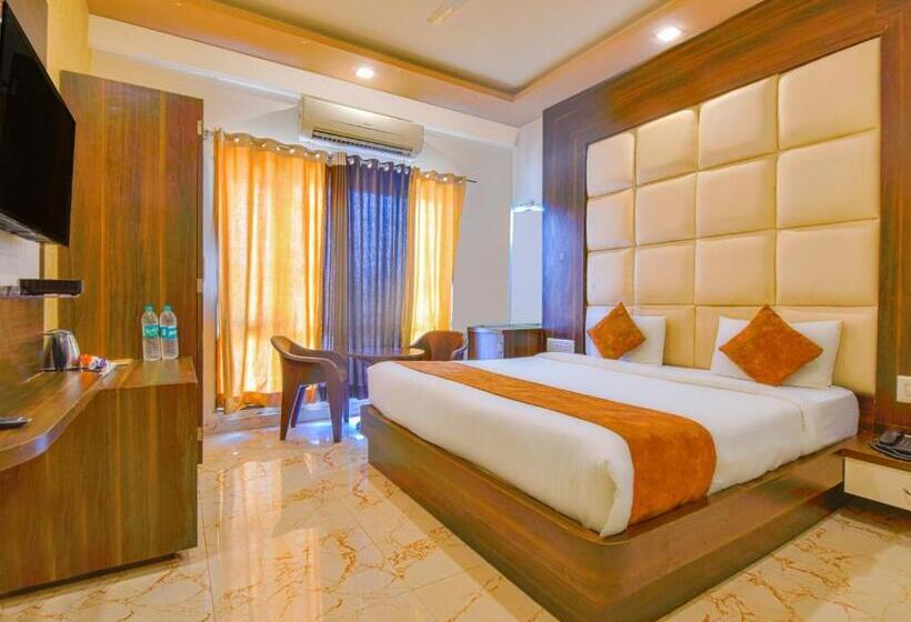 فندق Mangal Residency Rooftop Pool