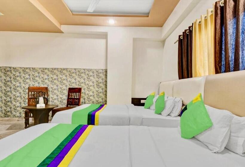 فندق Mangal Residency Rooftop Pool