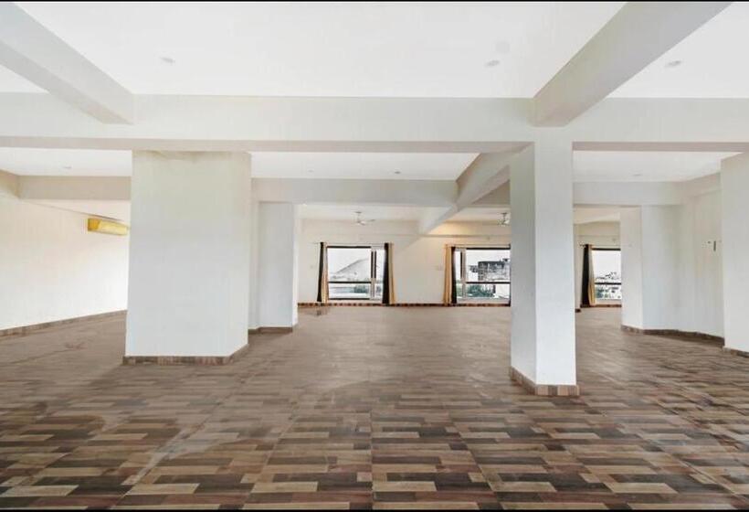 فندق Mangal Residency Rooftop Pool