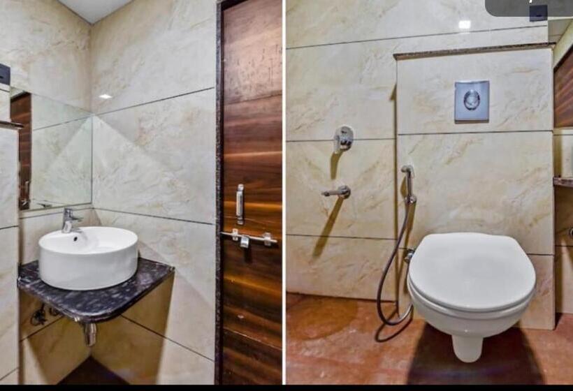 فندق Mangal Residency Rooftop Pool