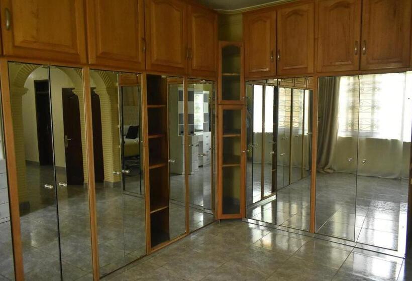 پانسیون Ezeife Guesthouse