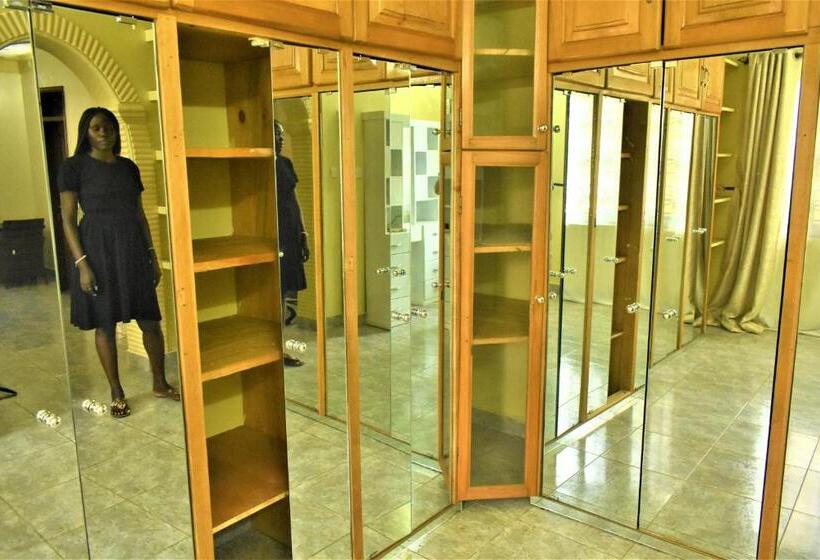 پانسیون Ezeife Guesthouse