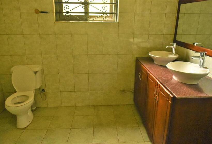 پانسیون Ezeife Guesthouse