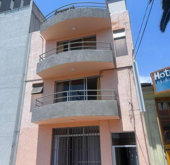 بنسيون Hostal Obispo Labbé