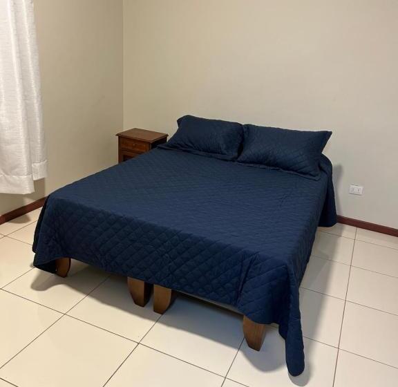 بنسيون Hostal Obispo Labbé