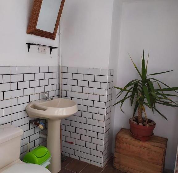 تختخواب و صبحانه Yllari S Inn