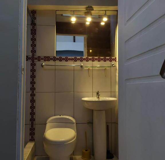 تختخواب و صبحانه Yllari S Inn