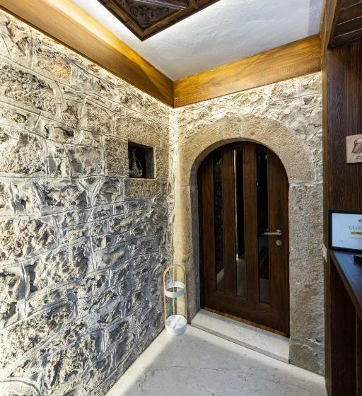 هتل Kulla E Zenel Beut