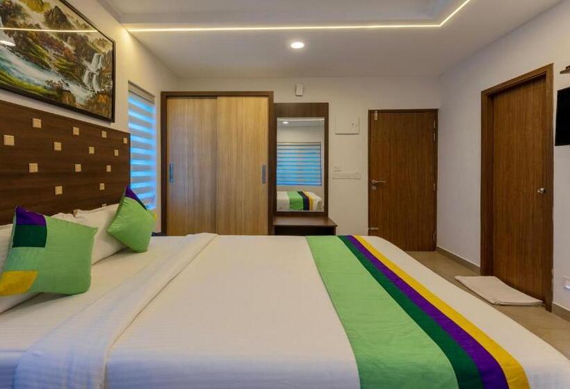 בית מלון כפרי Treebo Vsaffron Regency,punnamada Lake