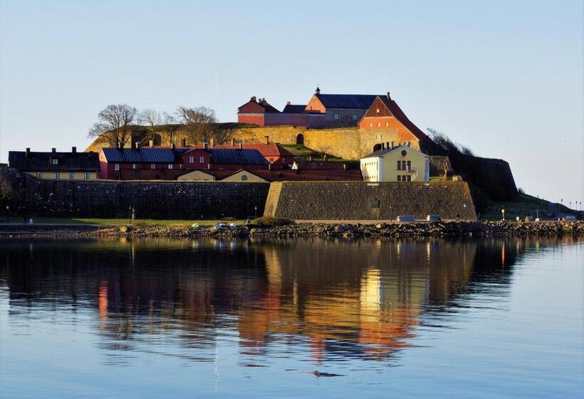 הוסטל Fästningens