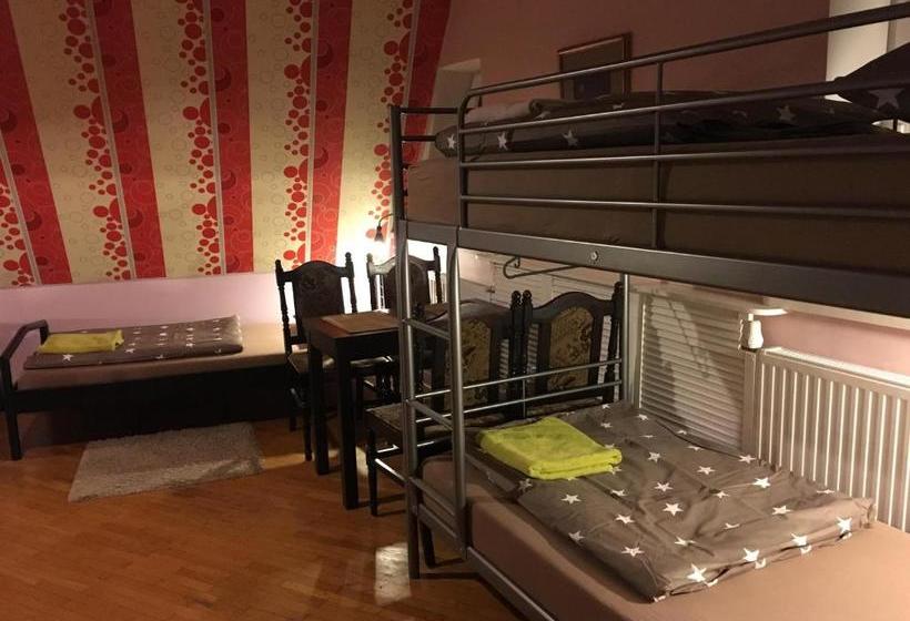 הוסטל Mikalo House