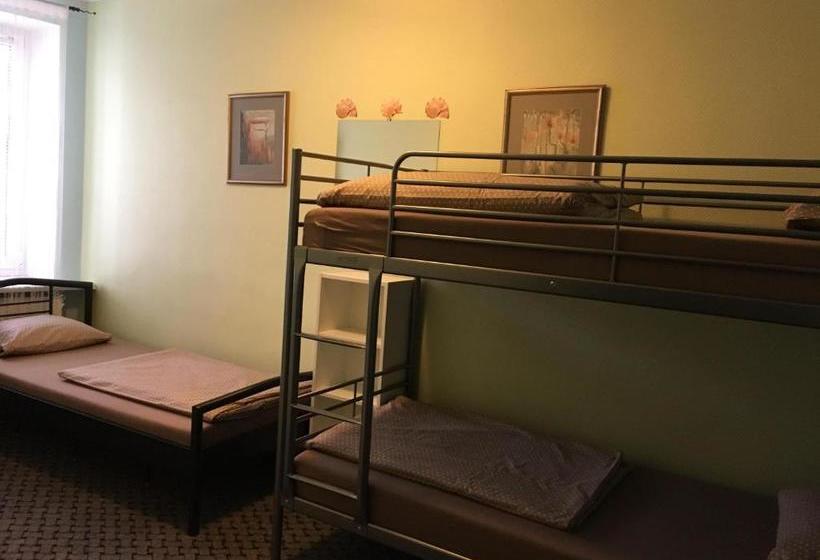 הוסטל Mikalo House