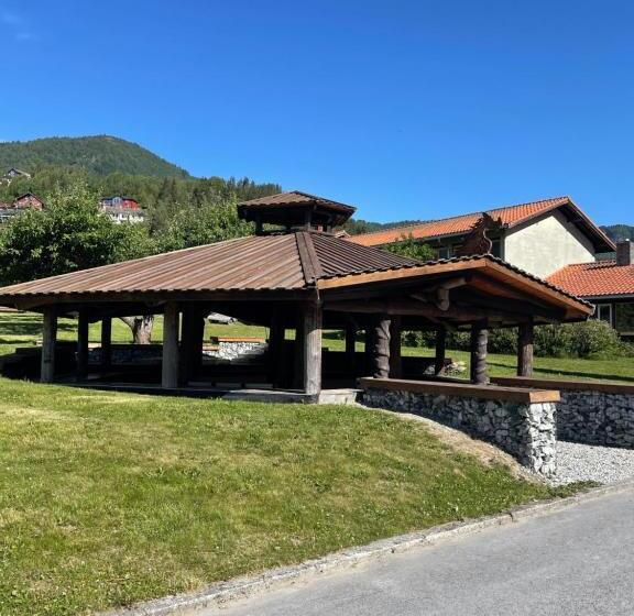 הוסטל Sogndal Bed & Breakfast