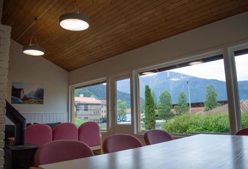 הוסטל Sogndal Bed & Breakfast