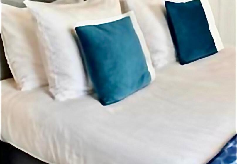 تختخواب و صبحانه De La Ruïne