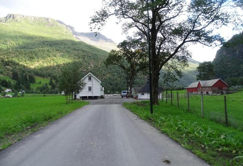 Brekke Gard Hostel