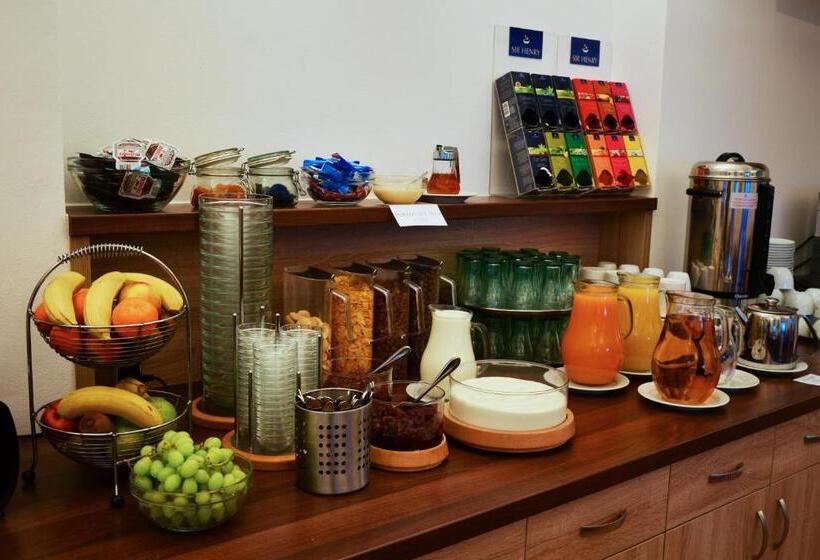 בית מלון כפרי Admiral