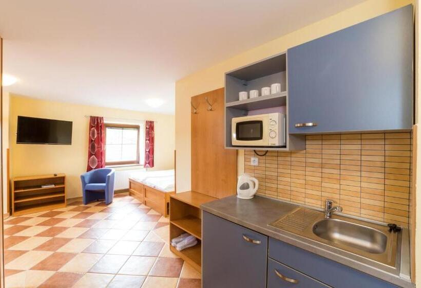 בית מלון כפרי Admiral