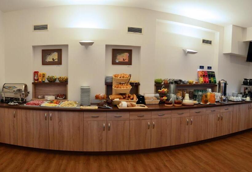 בית מלון כפרי Admiral