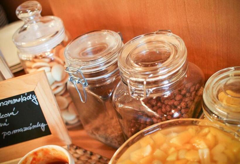 ホテル Garni Klaret