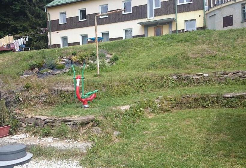 בית מלון כפרי Gradl