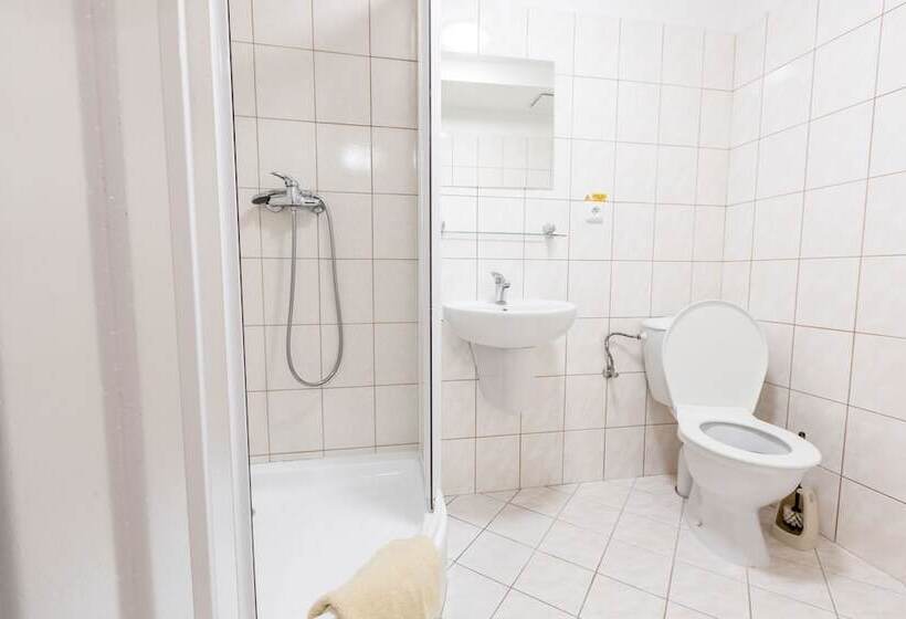 בית מלון כפרי Gradl