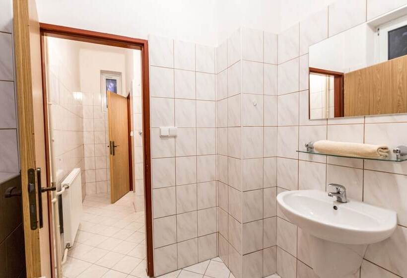 בית מלון כפרי Gradl