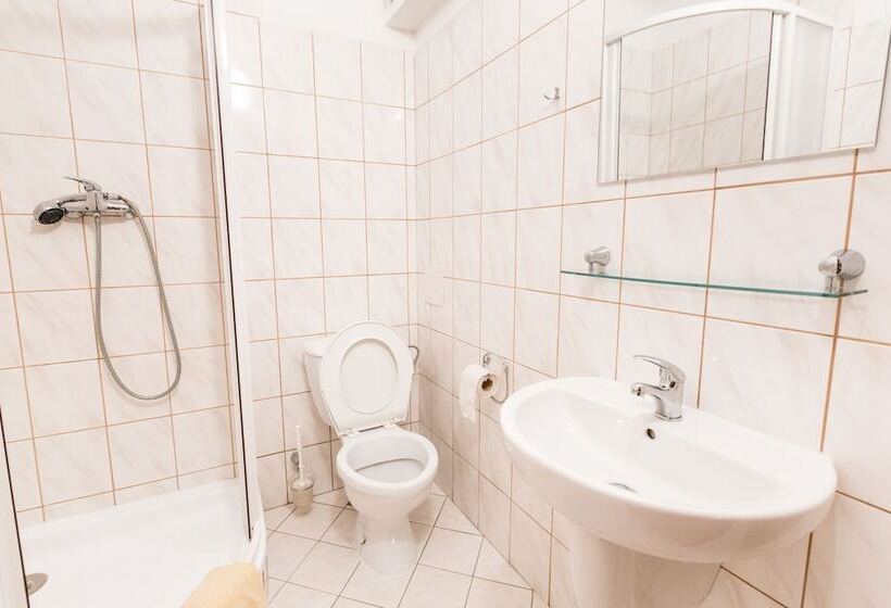 בית מלון כפרי Gradl