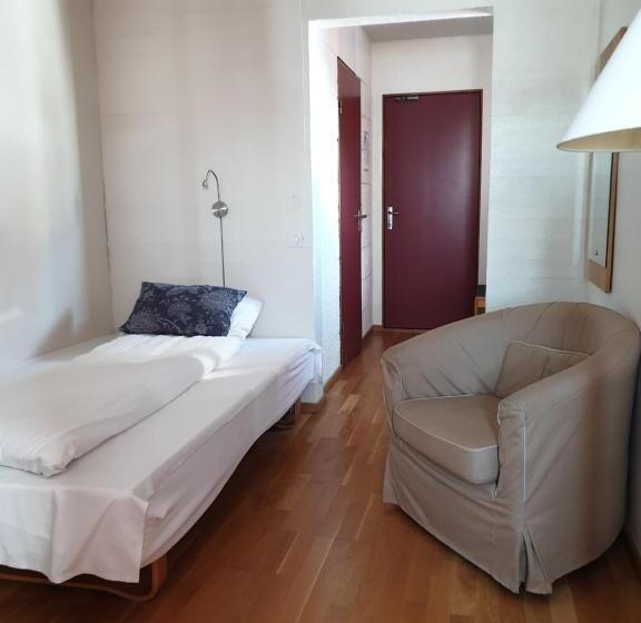 هتل Mehamn Arctic