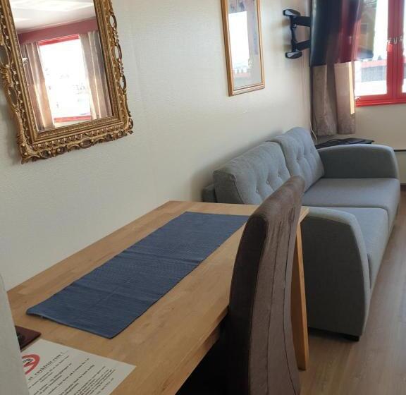 هتل Mehamn Arctic