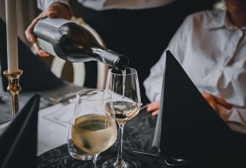 Отель Munkedals Herrgård