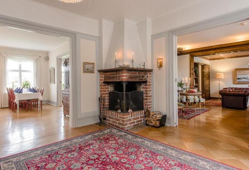 Отель Munkedals Herrgård