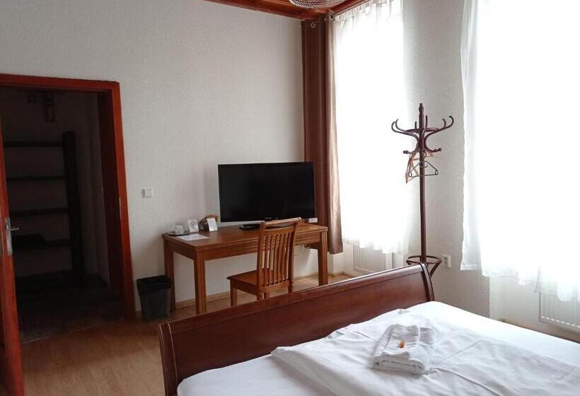 فندق Na Kafkové