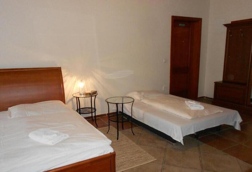 فندق Na Kafkové