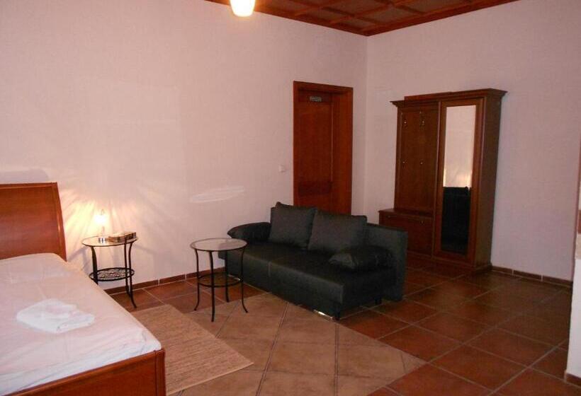 فندق Na Kafkové