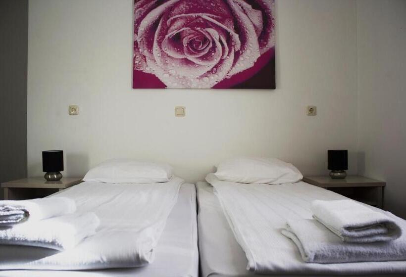 هتل Restaurant La Piazza