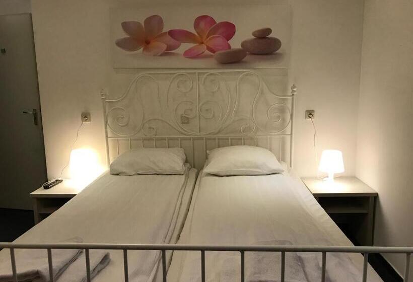 هتل Restaurant La Piazza