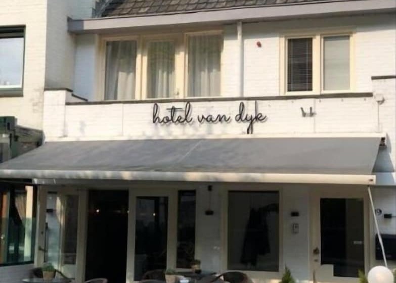 هتل Van Dyk