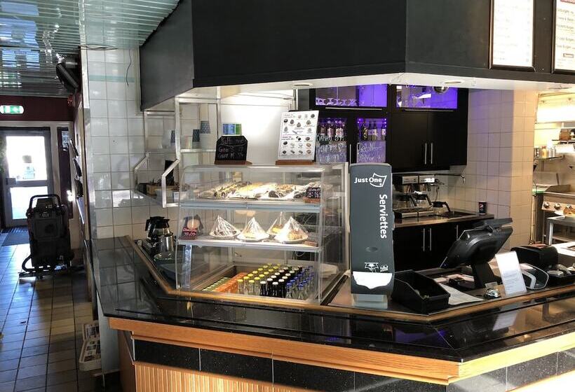 ホテル Värdshuset Glada Hudik