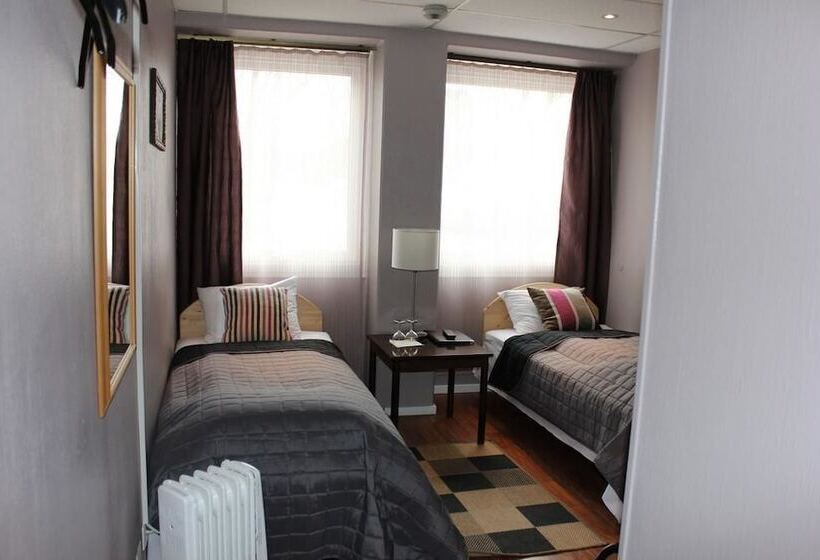 Мотель Corner Hotell