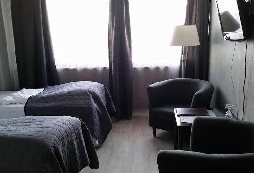 Мотель Corner Hotell