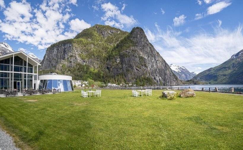 Valldal Fjordhotell   By Classic Norway Hotels