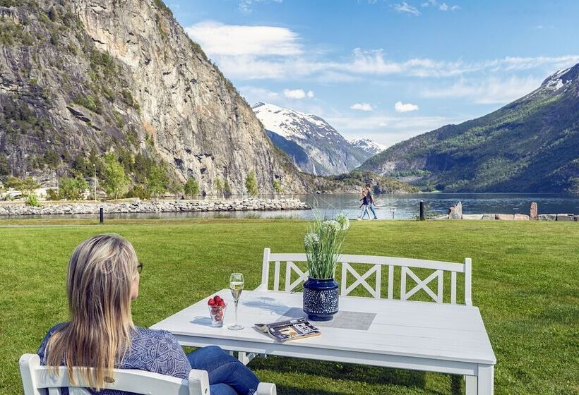 Valldal Fjordhotell   By Classic Norway Hotels