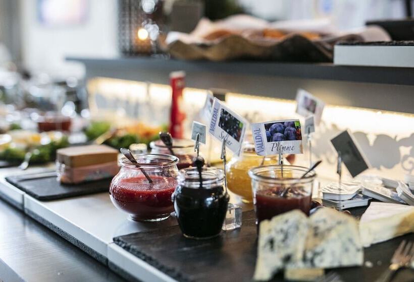 Valldal Fjordhotell   By Classic Norway Hotels